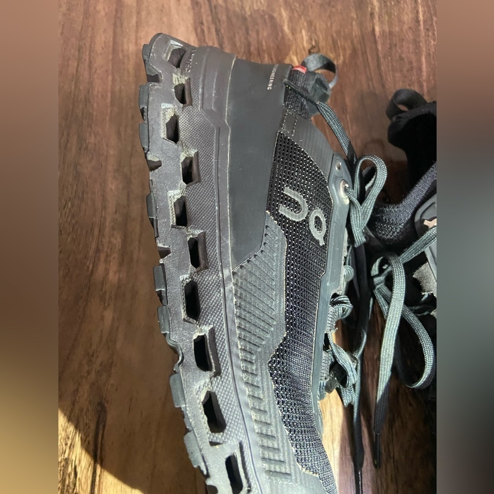 On running shoes - Picture 5 of 16